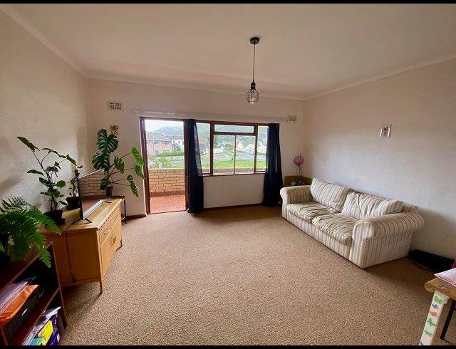 2 BEDROOM APARTMENT FOR SALE IN FISH HOEK